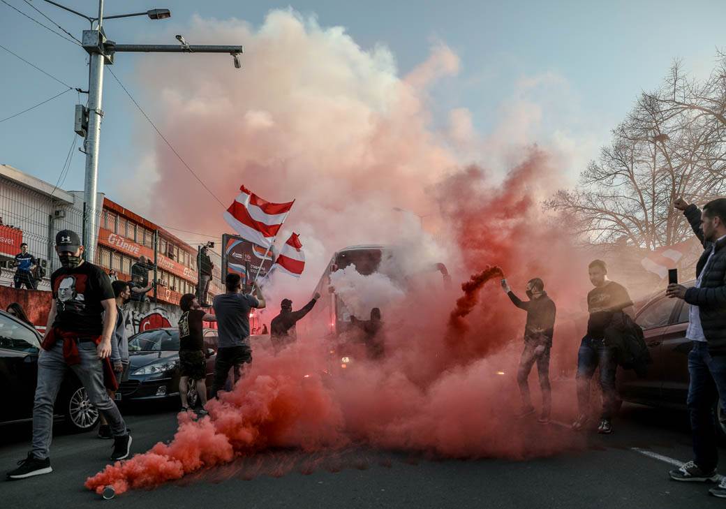crvena zvezda doček milano navijaci delije bakljada fotografije