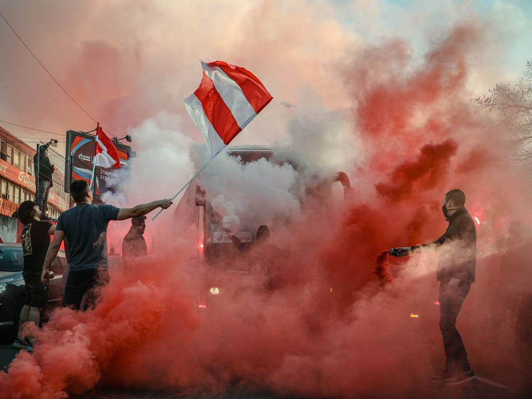 crvena zvezda doček milano navijaci delije bakljada fotografije