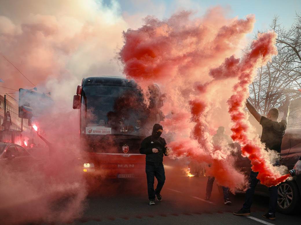 crvena zvezda doček milano navijaci delije bakljada fotografije
