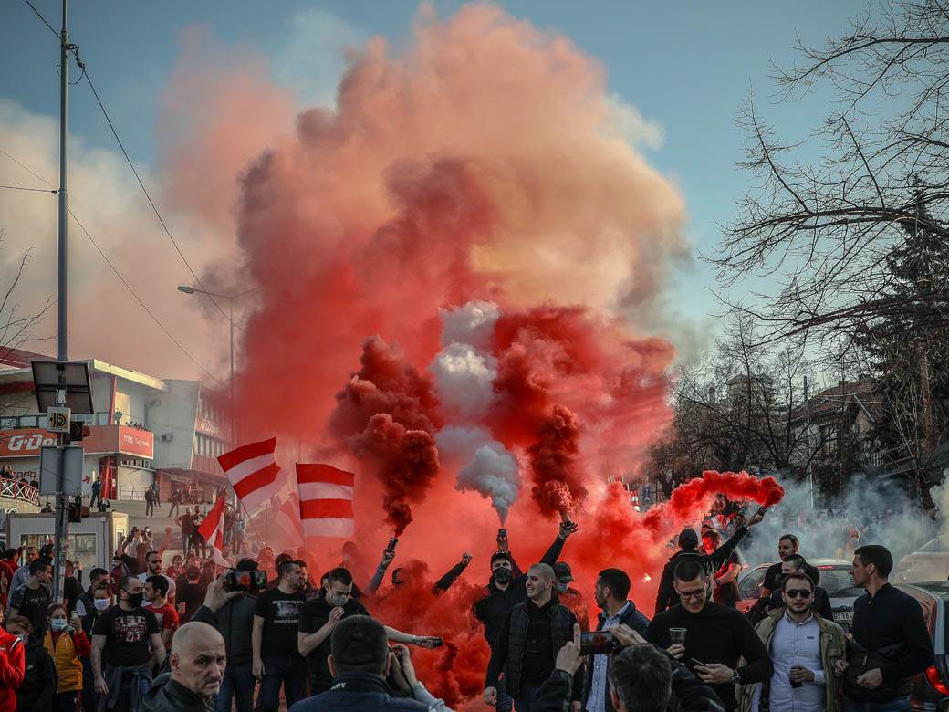crvena zvezda doček milano navijaci delije bakljada fotografije