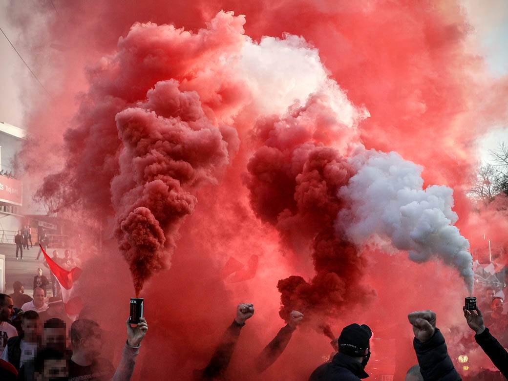 crvena zvezda doček milano navijaci delije bakljada fotografije