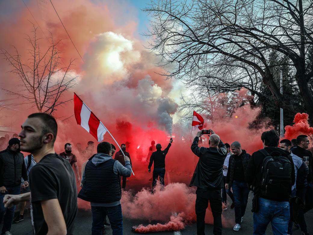 crvena zvezda doček milano navijaci delije bakljada fotografije