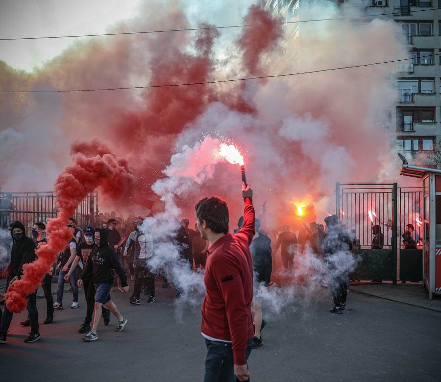 crvena zvezda doček milano navijaci delije bakljada fotografije