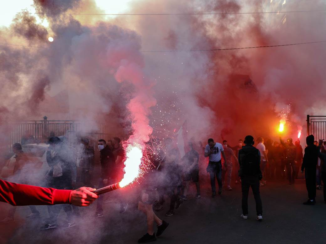 crvena zvezda doček milano navijaci delije bakljada fotografije