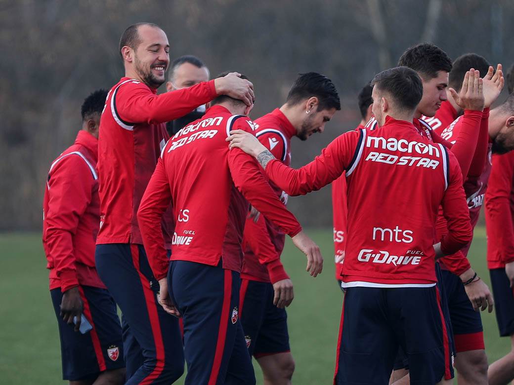 crvena zvezda doček milano navijaci delije bakljada fotografije