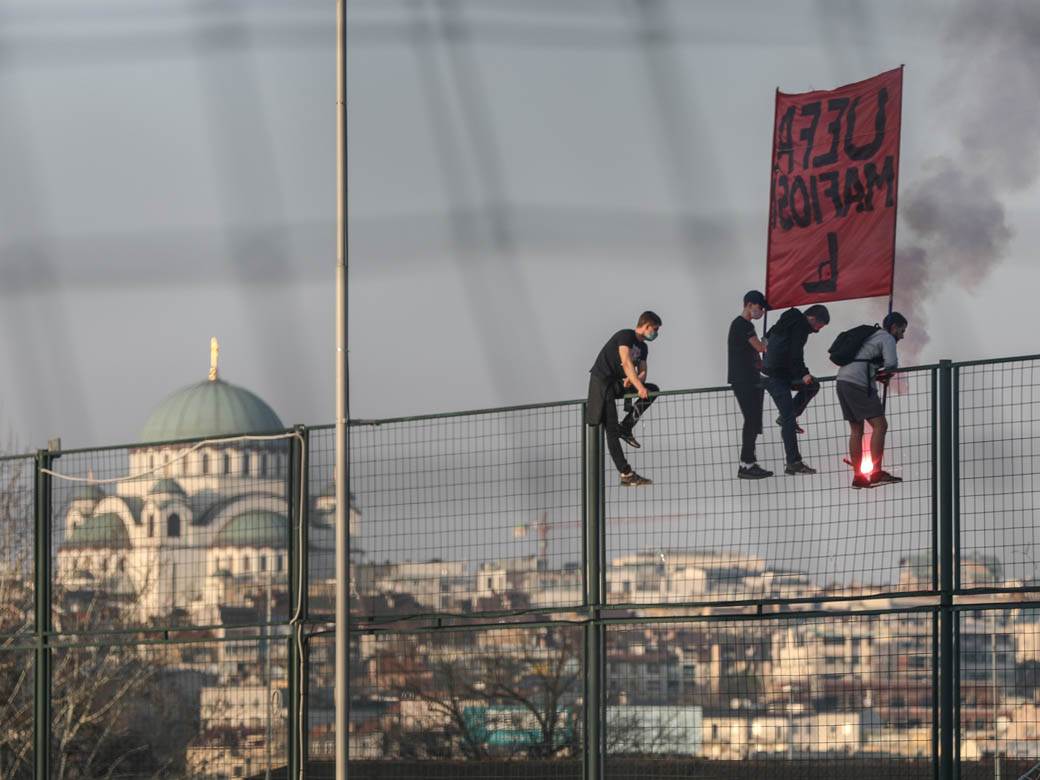 crvena zvezda doček milano navijaci delije bakljada fotografije