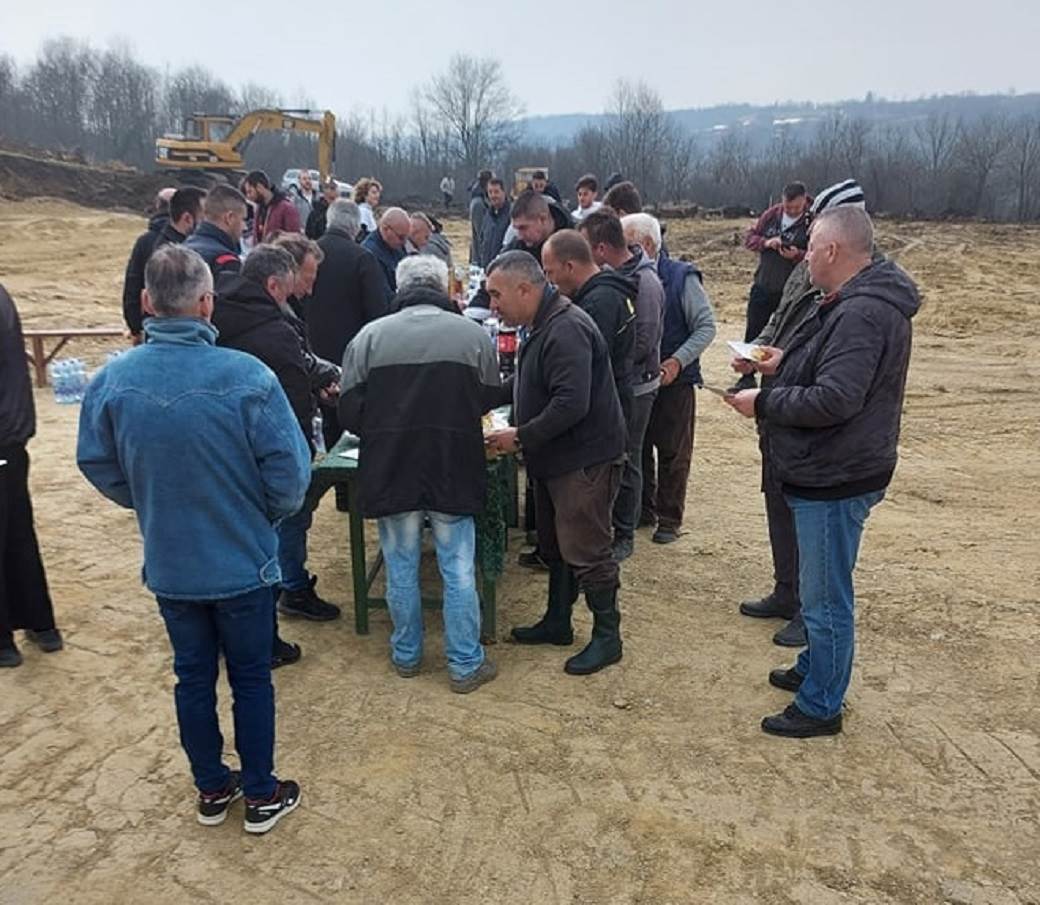 miljan gavrilovic sumadija selo saranovo gradi sportski kompleks