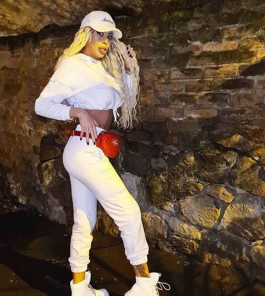 Mimi Oro gola u kadi