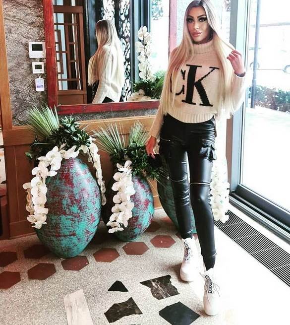 Mimi Oro gola u kadi