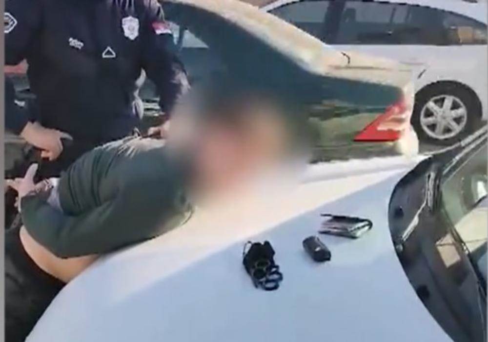 hapsenje pucao na izlog restorana u visokog stevana