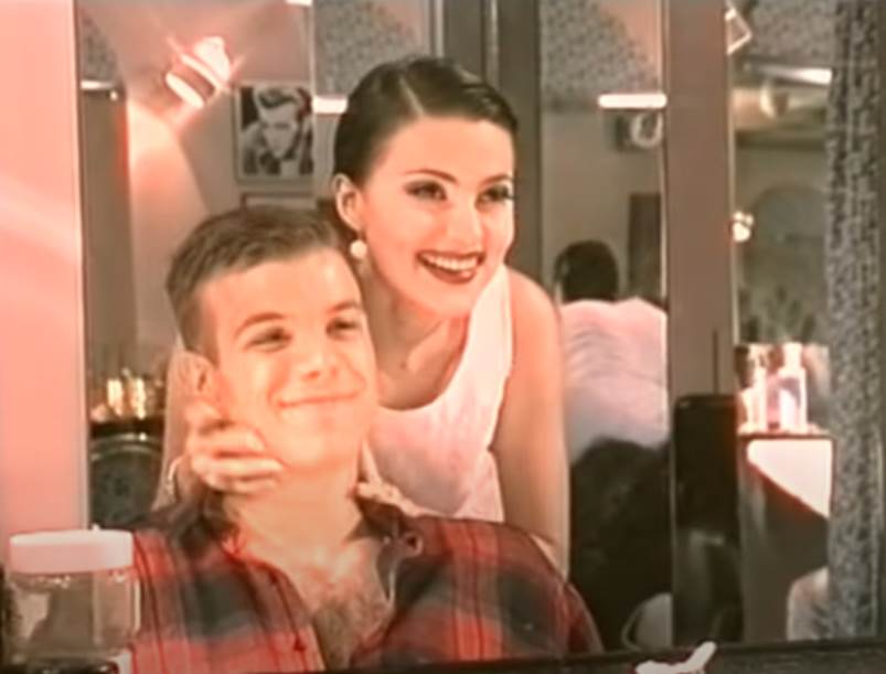 Greška u Cecinom spotu za pesmu Idi dok si mlad