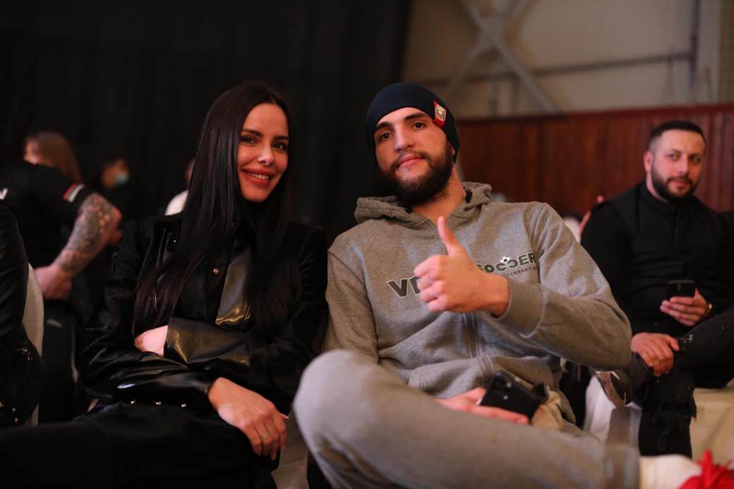 Ceci se slošilo na nastupu