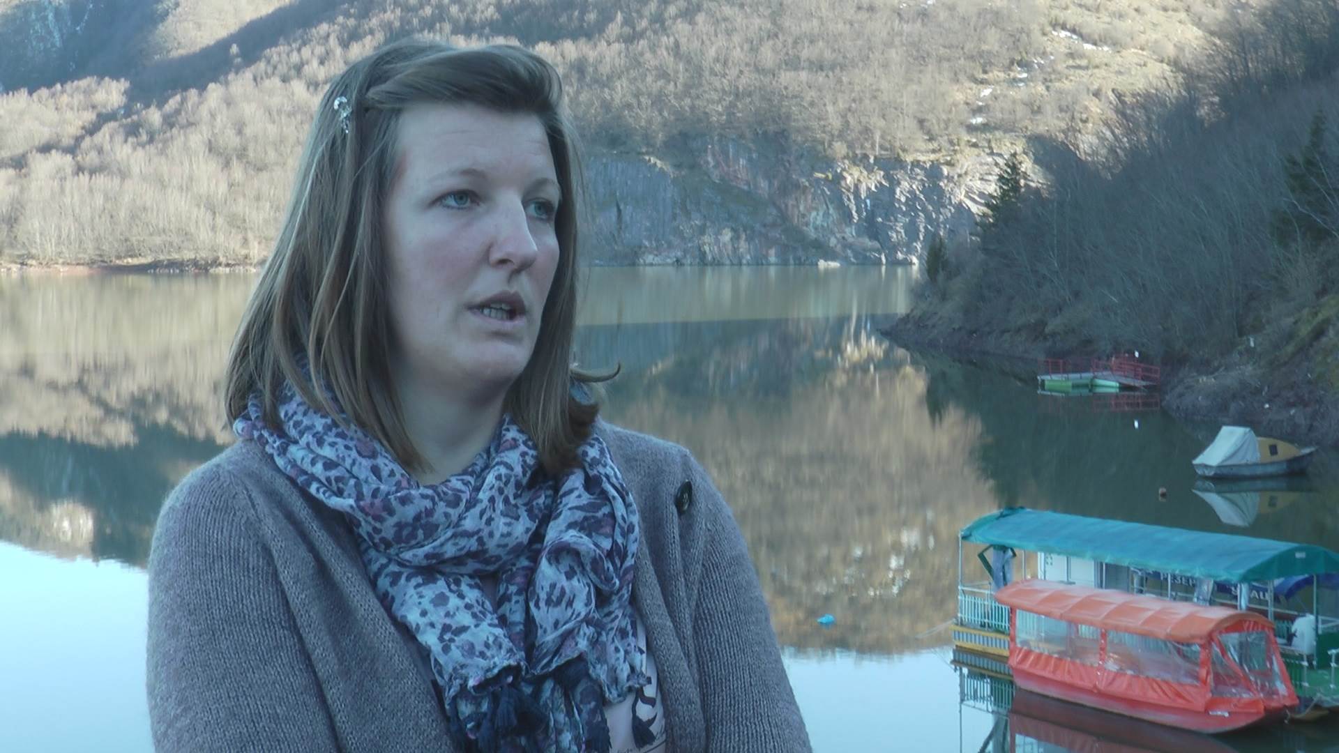 planina zlatar zlatarsko jezero uvacko jezero rezervat uvac camci elektricni motor turisti