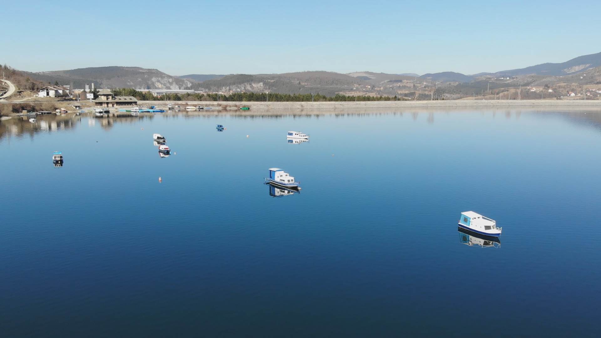 planina zlatar zlatarsko jezero uvacko jezero rezervat uvac camci elektricni motor turisti