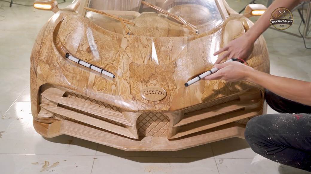 bugati automobil od drveta igračka