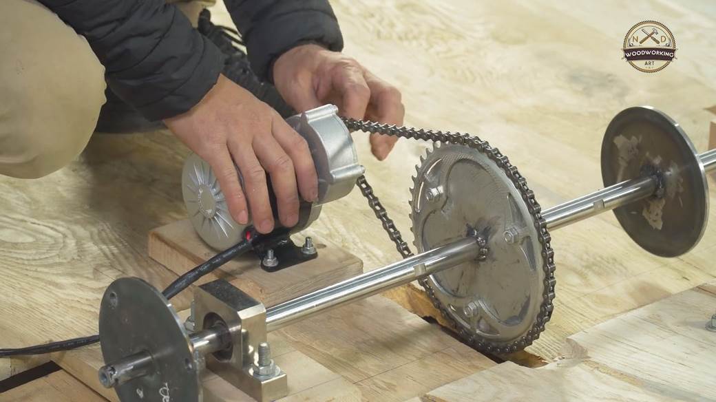 bugati automobil od drveta igračka