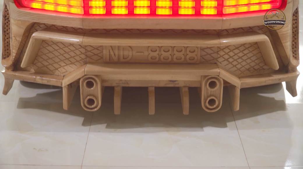 bugati automobil od drveta igračka