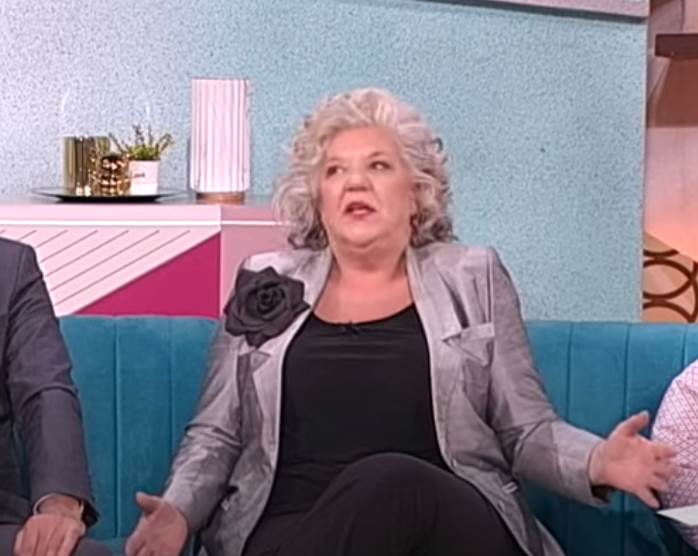 zinaida dedakin skinula cviju tetovaza na ledjima magazin in