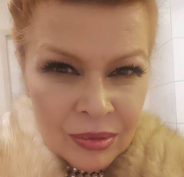 Mia Begović spavala na stepenicama