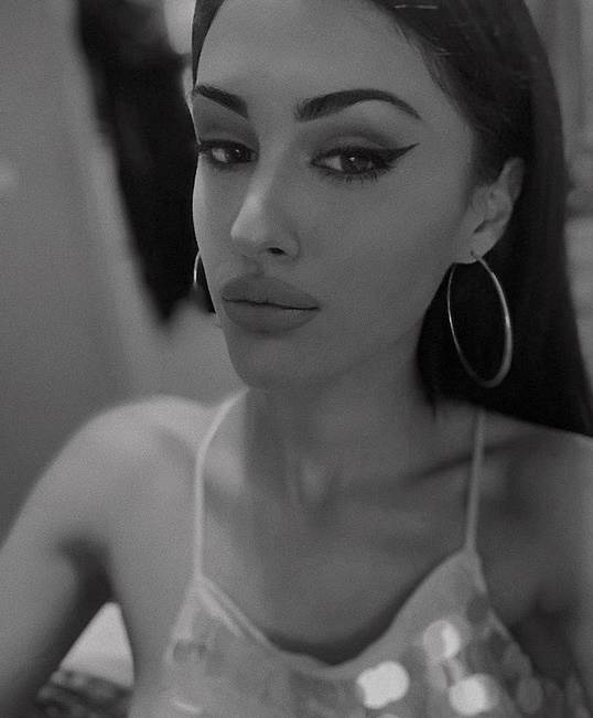 Vendi rekla voditeljki da ne prekršta noge