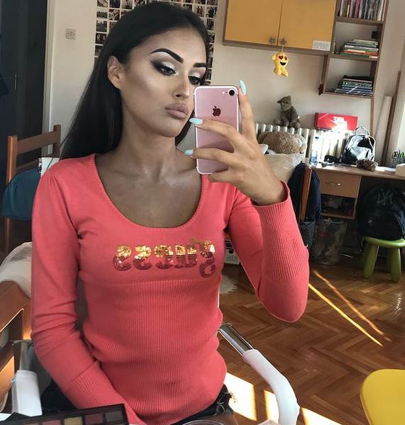 Vendi rekla voditeljki da ne prekršta noge