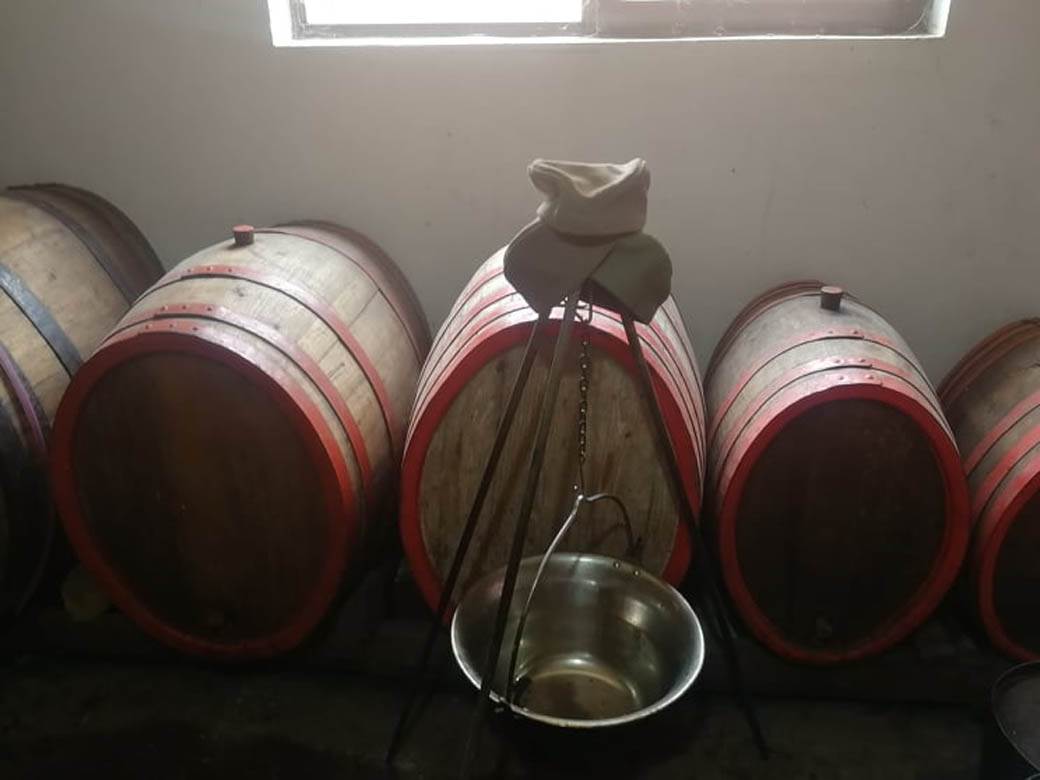 rakija sajkaca ciscenje cedjenje sumadija trikovi za bolju rakiju fotografije