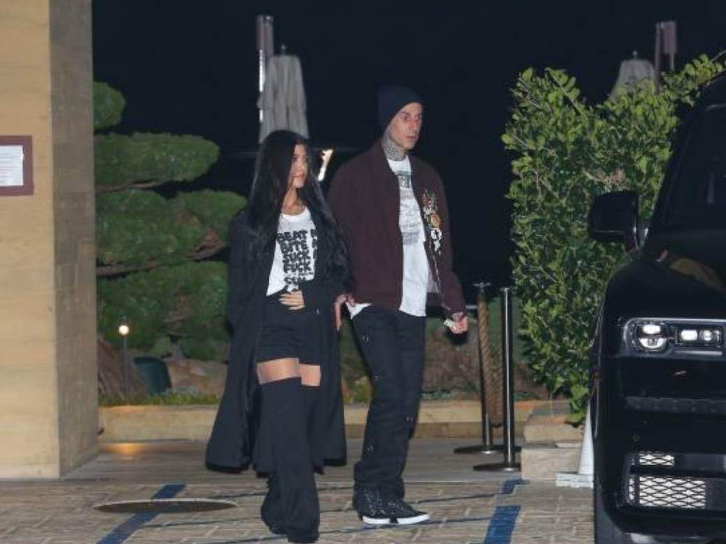 kortni kardasijan travis barker veza foto