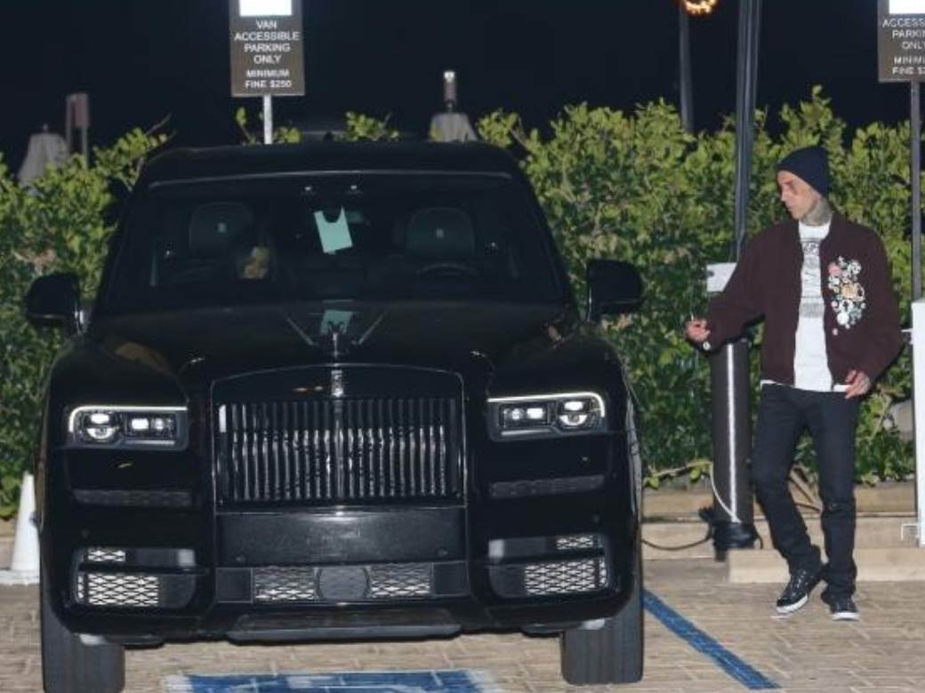 kortni kardasijan travis barker veza foto