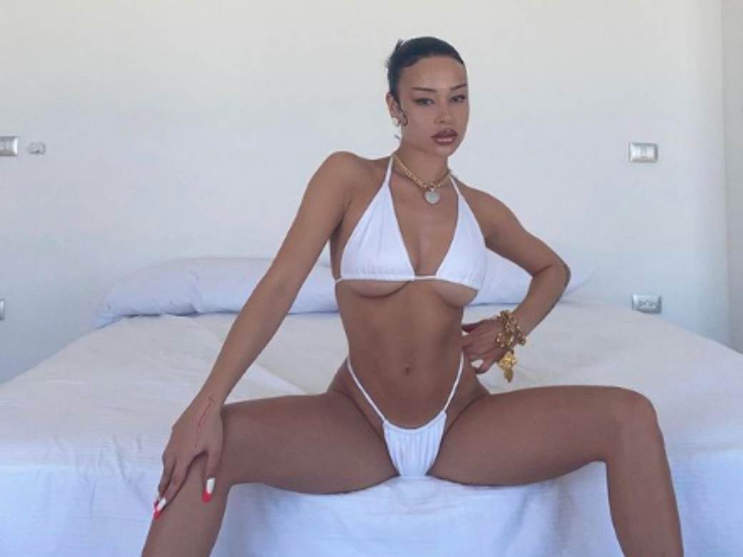 Elena Kitić u miniću