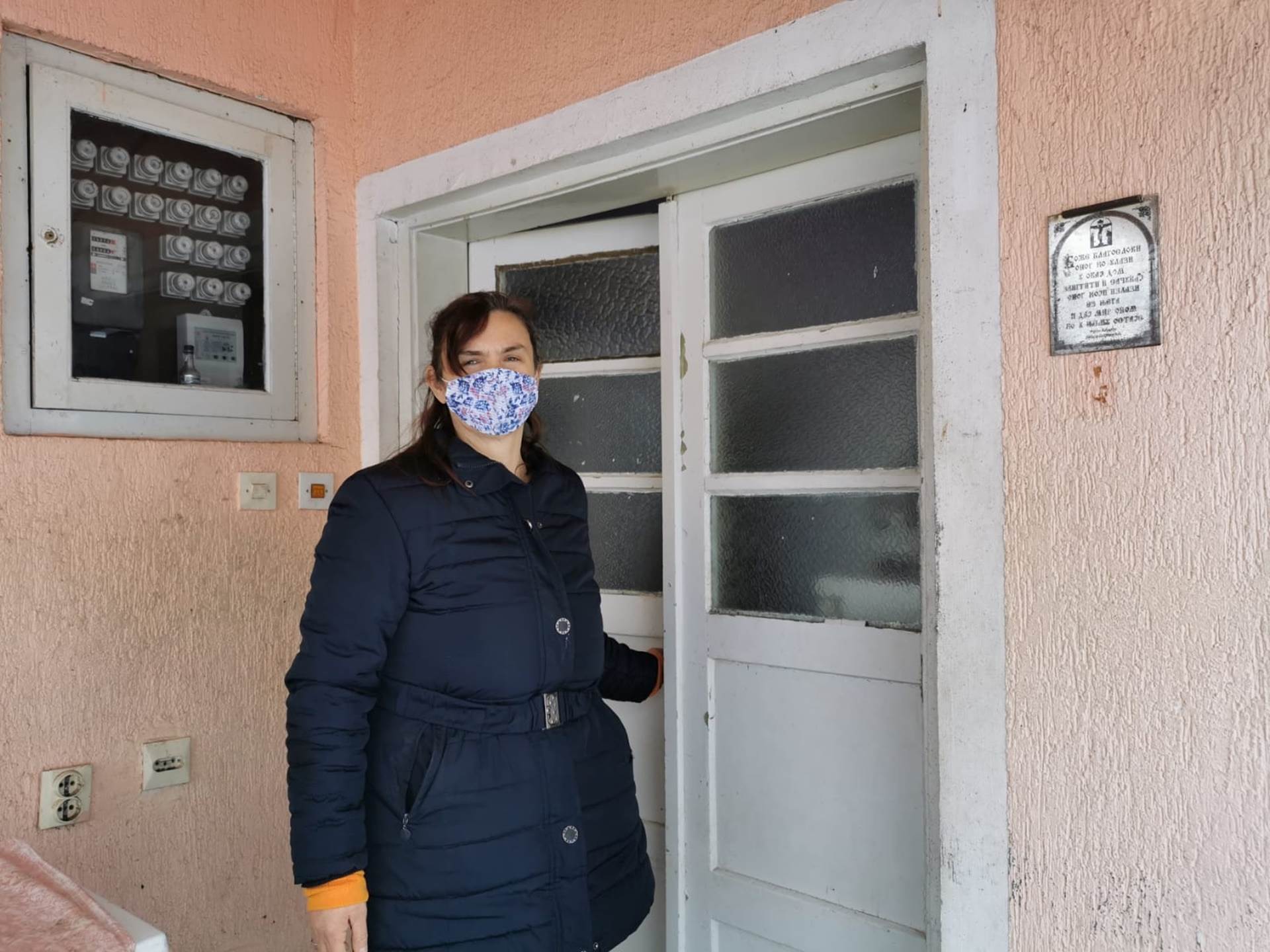 vozac taksija dejan lazarevic prevozi decu sa invaliditetom