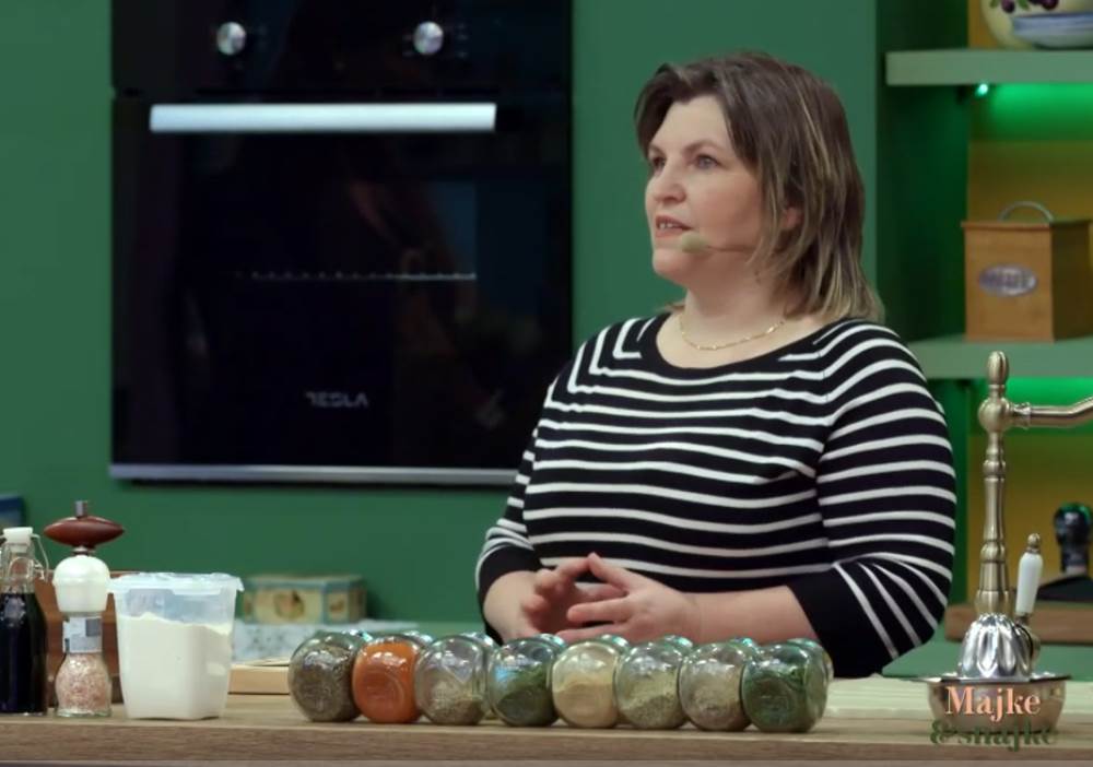 majke i snajke 3. epizoda porodica povolni seka zapevala