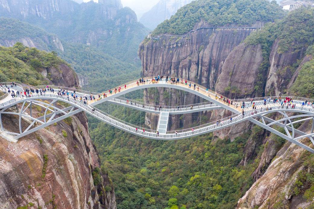 panoramski most kina spiralnog oblika fotografije