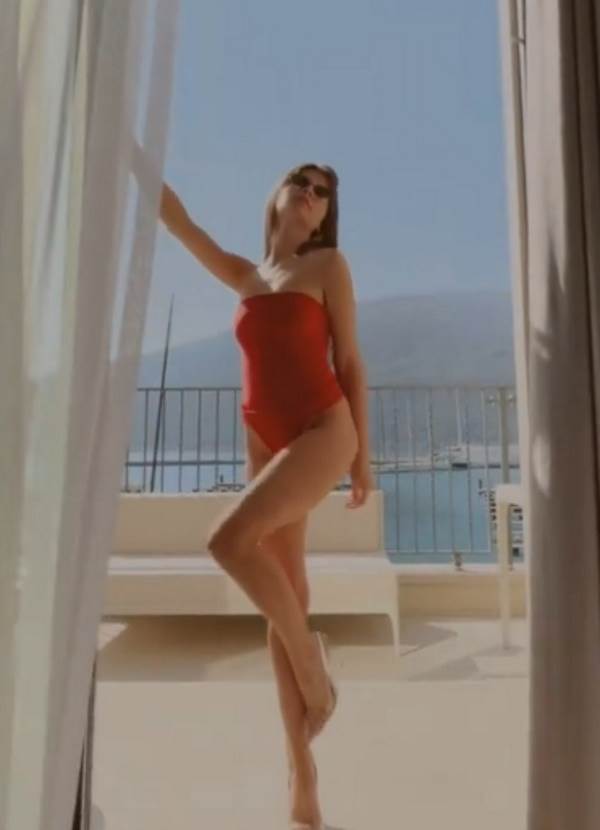 milica pavlovic u kupacem slike na instagramu