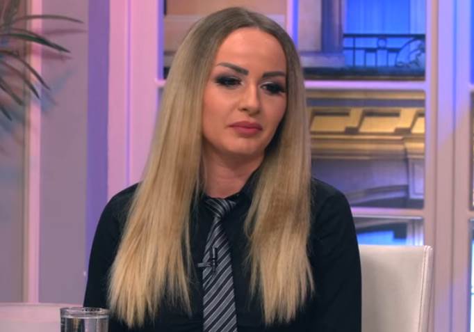 Aca Lukas go na snimku sa Atinom Ferari