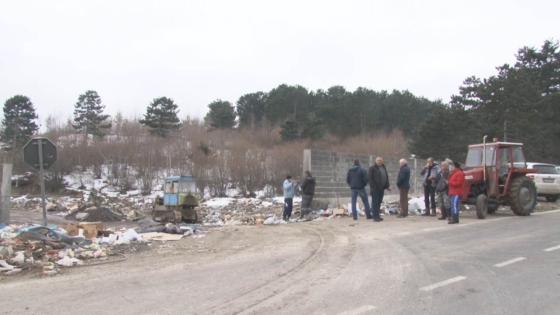 deponija govedjak smece sjenica mestani blokirali ulaz smrad psi lutalice otpad