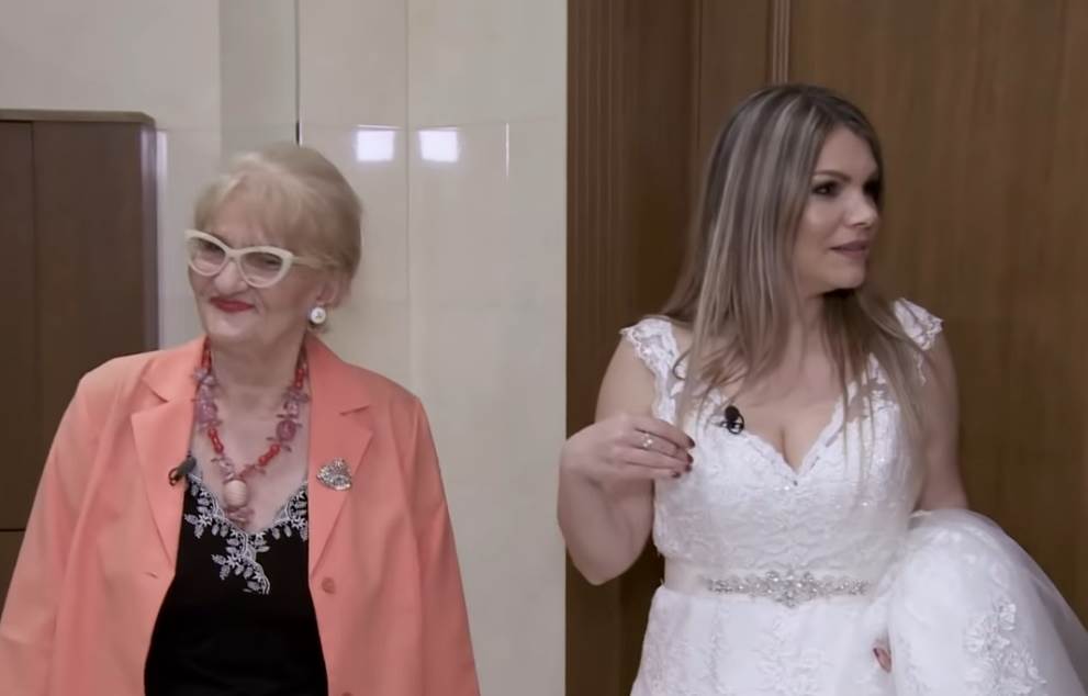 Mlada pobesnela i drala se na voditeljku