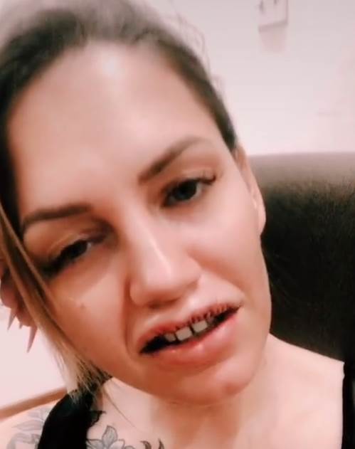 Sanja Stojanović pevala polugola pred popovima