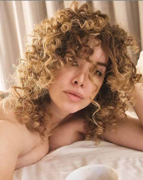 nives celzijus u kupacem tetovaza ispod gaca foto