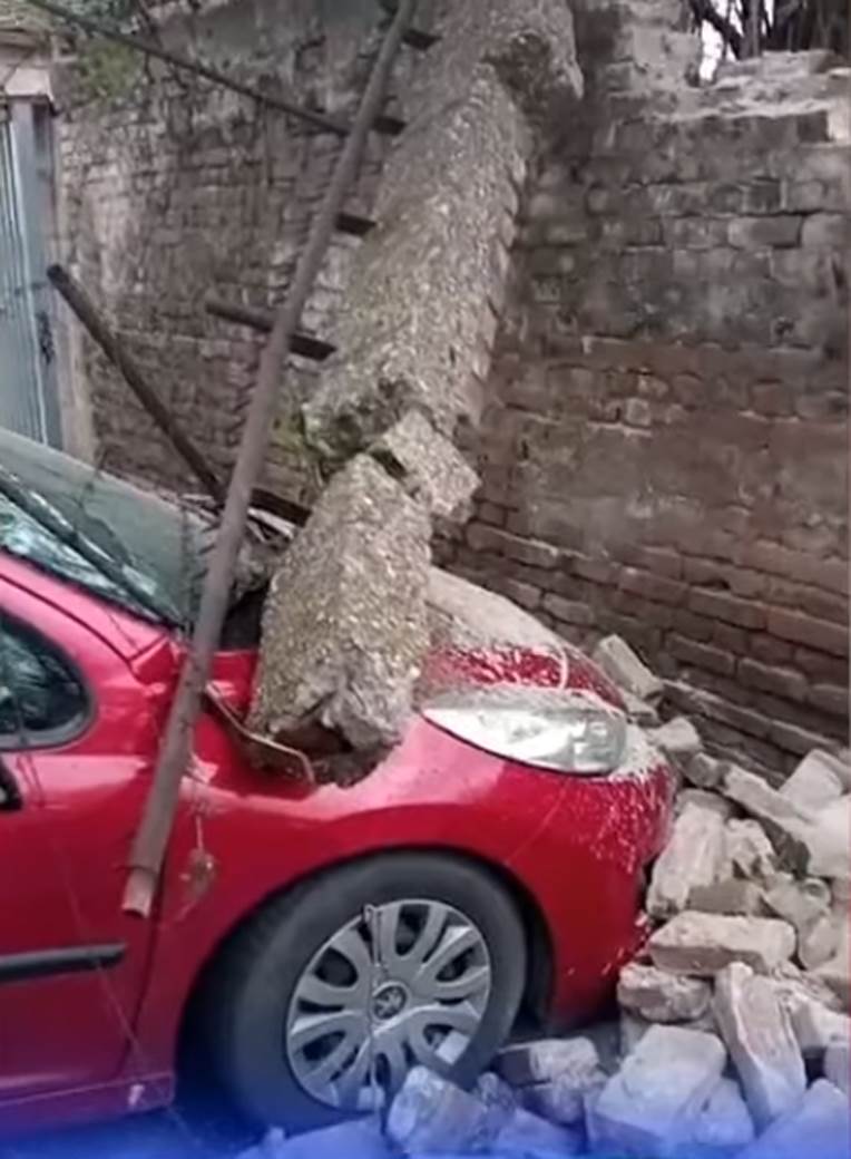 obrusio se zid na stadionu fk zemun