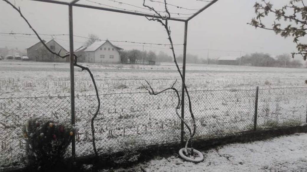 hrvatska zagreb pada sneg uskrs april foto video snimak 