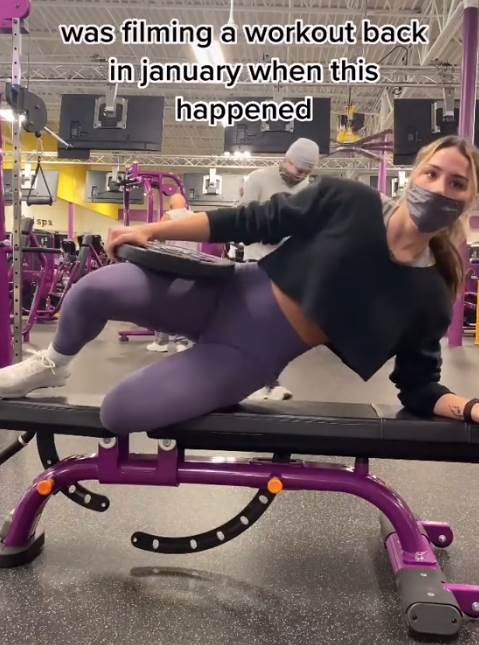 devojka u teretani mladic joj snima zadnjicu video