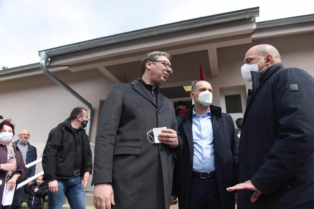 aleksandar vucic primio vakcinu korona virus 