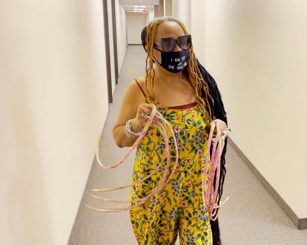 najduzi nokti na svetu ginisov rekord ajana vilijams odsekla nokte fotografije