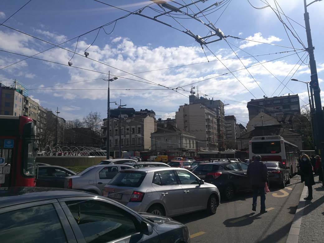 kolaps u beogradu saobracajna guzva na slaviji