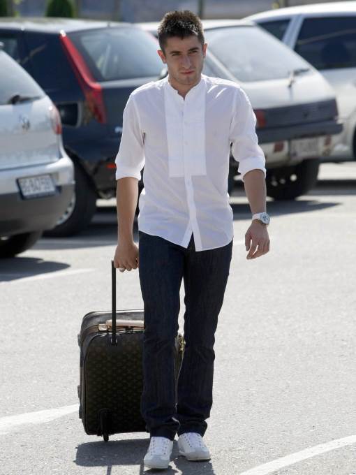 reprezentacija srbije oblacenje fudbaleri mitrovic zenske grudi stajling 2006 foto