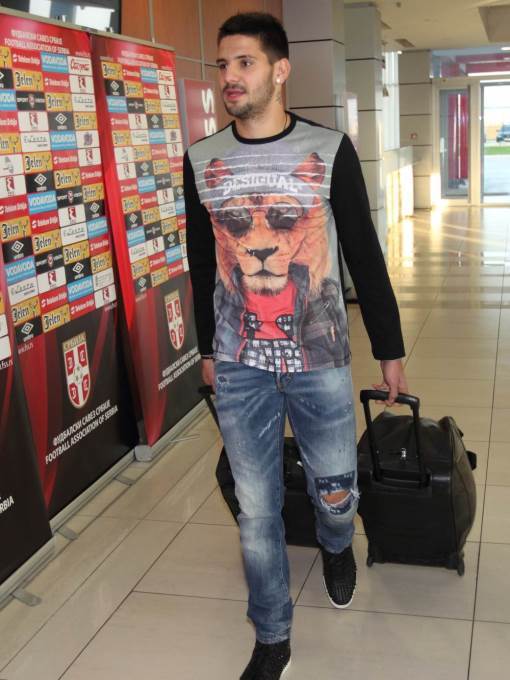 reprezentacija srbije oblacenje fudbaleri mitrovic zenske grudi stajling 2006 foto