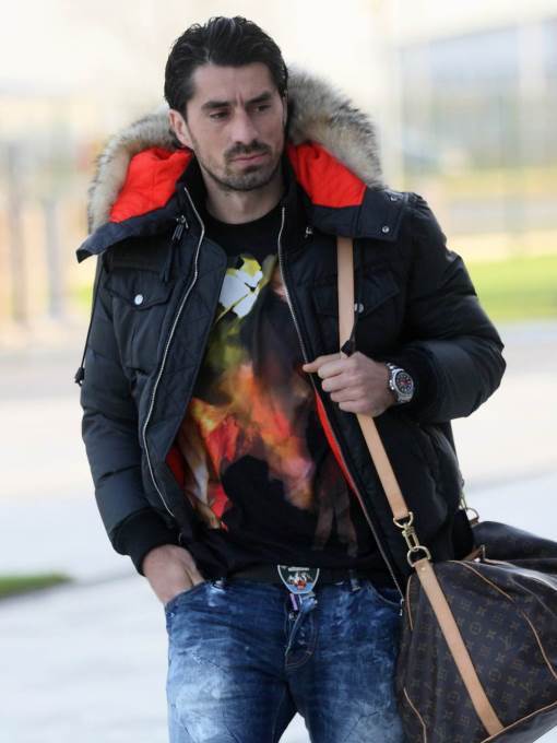 reprezentacija srbije oblacenje fudbaleri mitrovic zenske grudi stajling 2006 foto