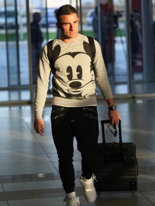 reprezentacija srbije oblacenje fudbaleri mitrovic zenske grudi stajling 2006 foto