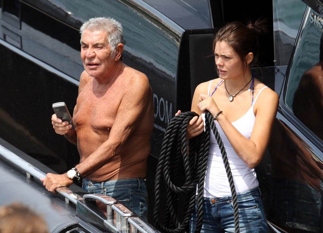 Roberto Kavali 45 godina mlađa devojka