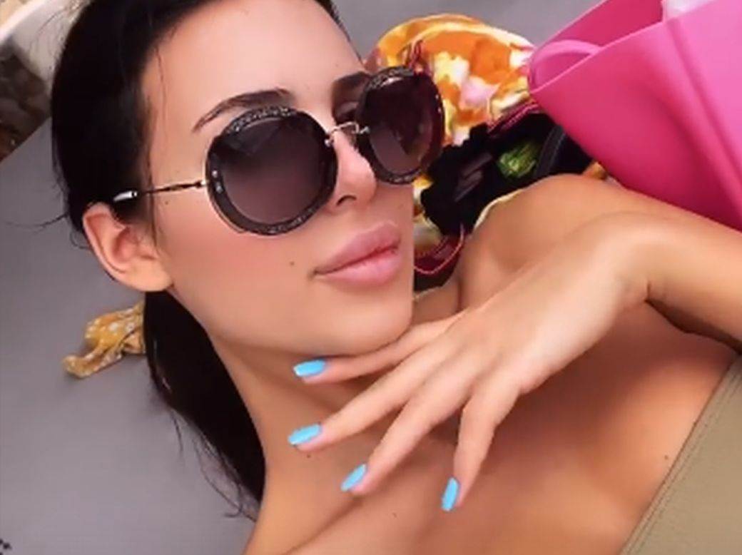 anastasija raznatovic u kupacem